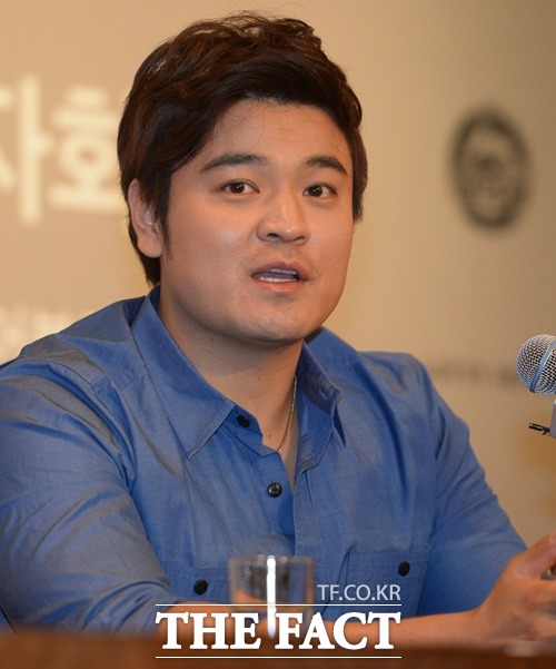 추신수가 왼쪽 팔꿈치 수술로 시즌을 조기에 마감하는 것으로 26일 알려졌다. 지난 1월 3일 귀국 기자회견에 임하고 있는 추신수. / 최용민 기자