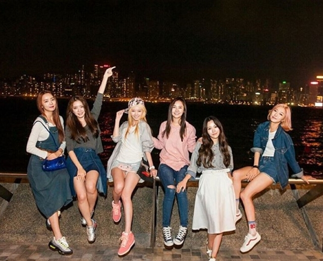 6인조로 오랜 시간 활동한 걸그룹 달샤벳. 멤버 지율(오른쪽에서 두 번째)은 9일 팀 탈퇴 소식을 알린 뒤 자신의 SNS에 달샤벳 단체 사진을 올려 그룹에 대한 애정을 표현했다. /지율 인스타그램