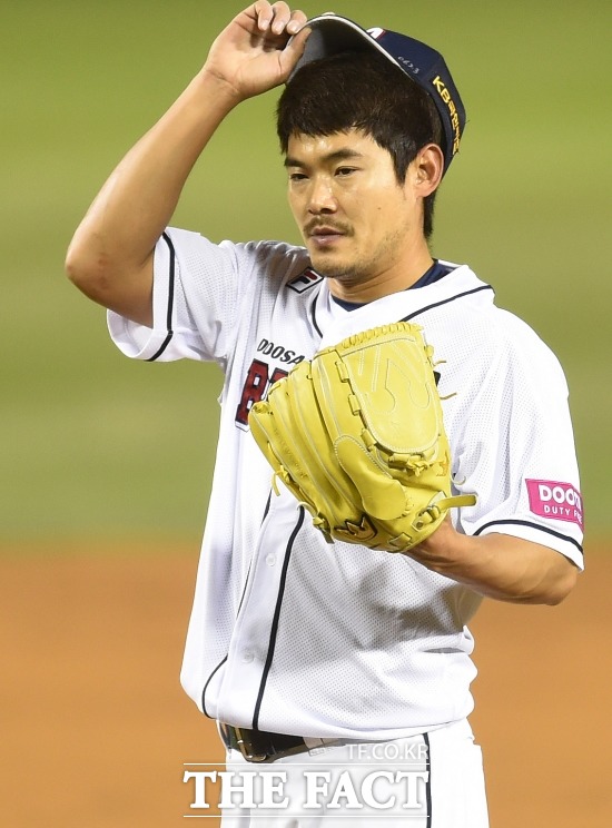 노경은 임의탈퇴 공시 두산이 10일 오후 현역 은퇴 의사를 밝힌 투수 노경은의 결정을 받아들여 KBO에 임의탈퇴 공시를 요청했다고 밝혔다. / 더팩트 DB