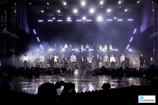 JYP 아티스트들. 이들은 6~7일 '2016 JYP 네이션'에 참여했다. /JYP엔터테인먼트 제공