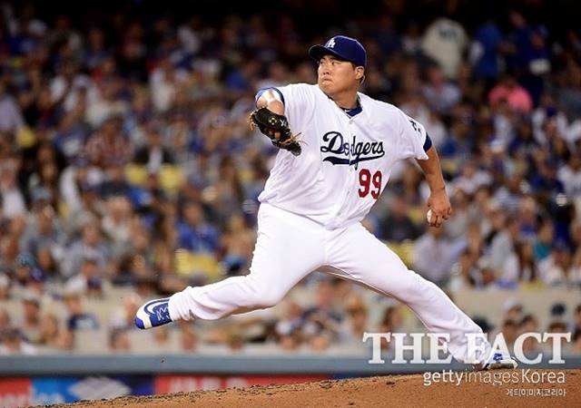 '91마일' 류현진, 첫 시범 경기 '2이닝 2K 무실점'. 류현진 LA 에인절스와 시범 경기에서 최고 시속 91마일을 찍으며 '2이닝 2K 무실점'으로 호투했다. /게티이미지