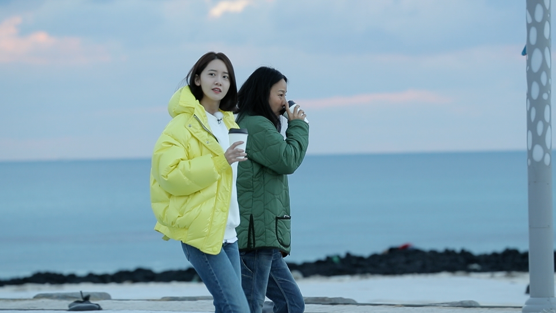 효리네 민박2' 이효리, 윤아와 둘만의 바다 산책... 고마운 마음 전해