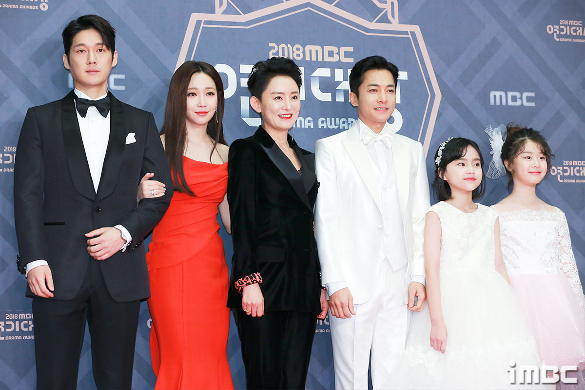 [포토] 환하게 빛나는 '숨바꼭질'의 주역들 이미지-1