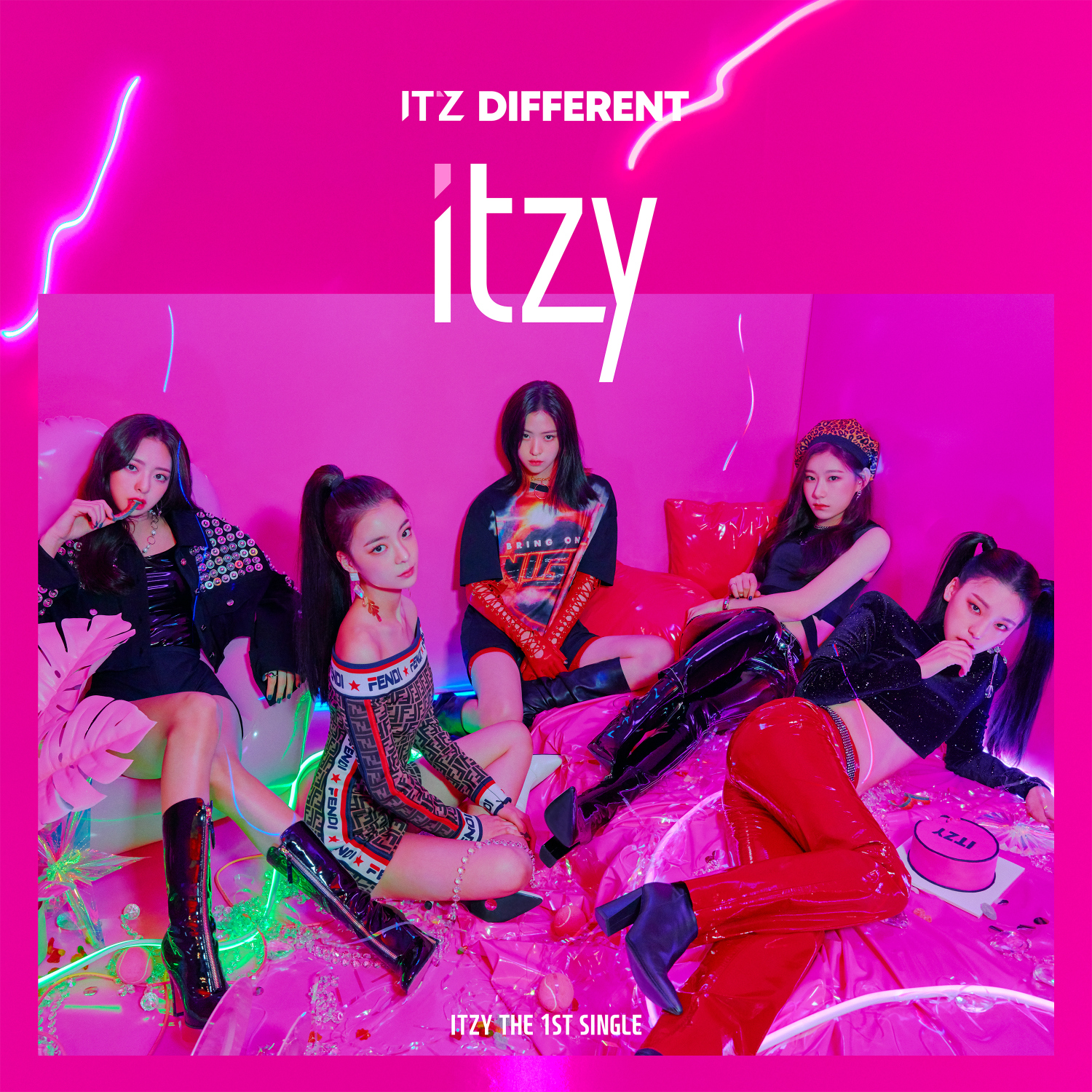 ‘데뷔 D-2' ITZY, 첫 디지털 싱글 'IT'z Different' 재킷 이미지 공개... 카리스마 뿜뿜