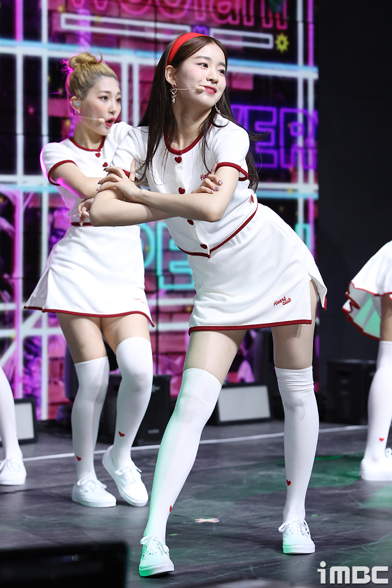미소머금고 이미지