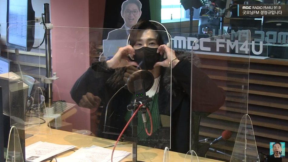 유노윤호, 앨범 앞 빼곡차게 채운 메시지로 열정 인증 (굿모닝FM 장성규입니다)