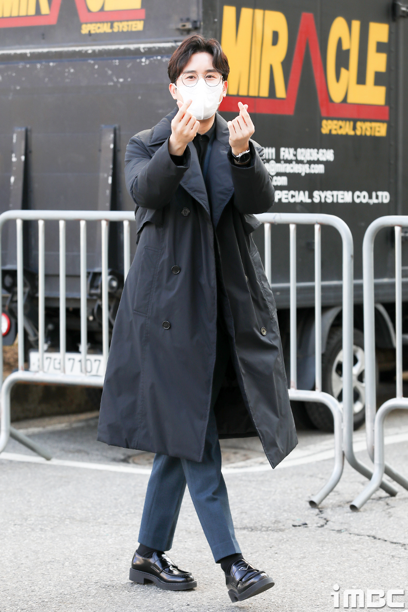 [포토] 신유, 왠지 공손한 하트