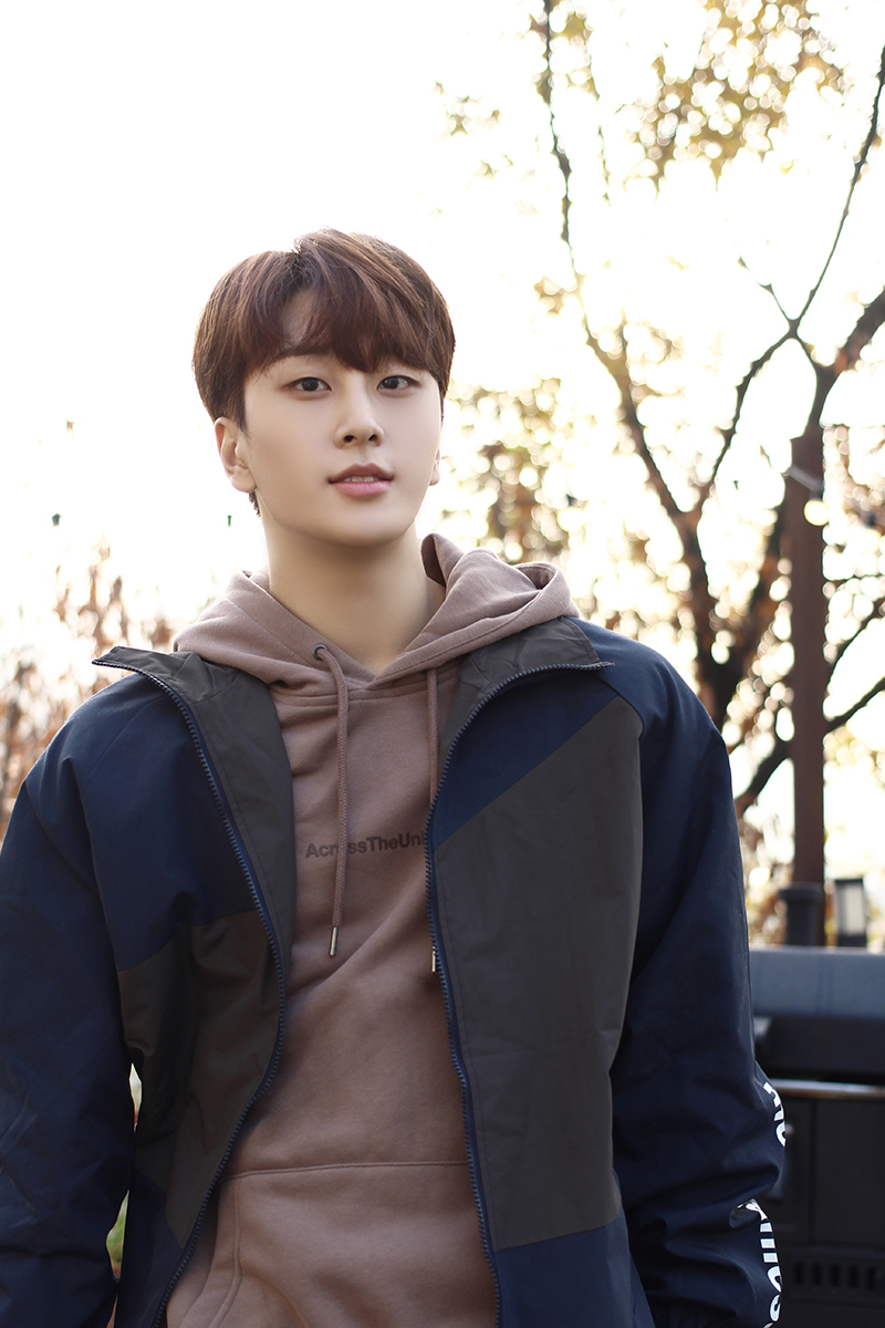 뉴키드 진권, BL 웹드 '나의 별에게' 비하인드 사진 공개...훈훈한 대학 선배美