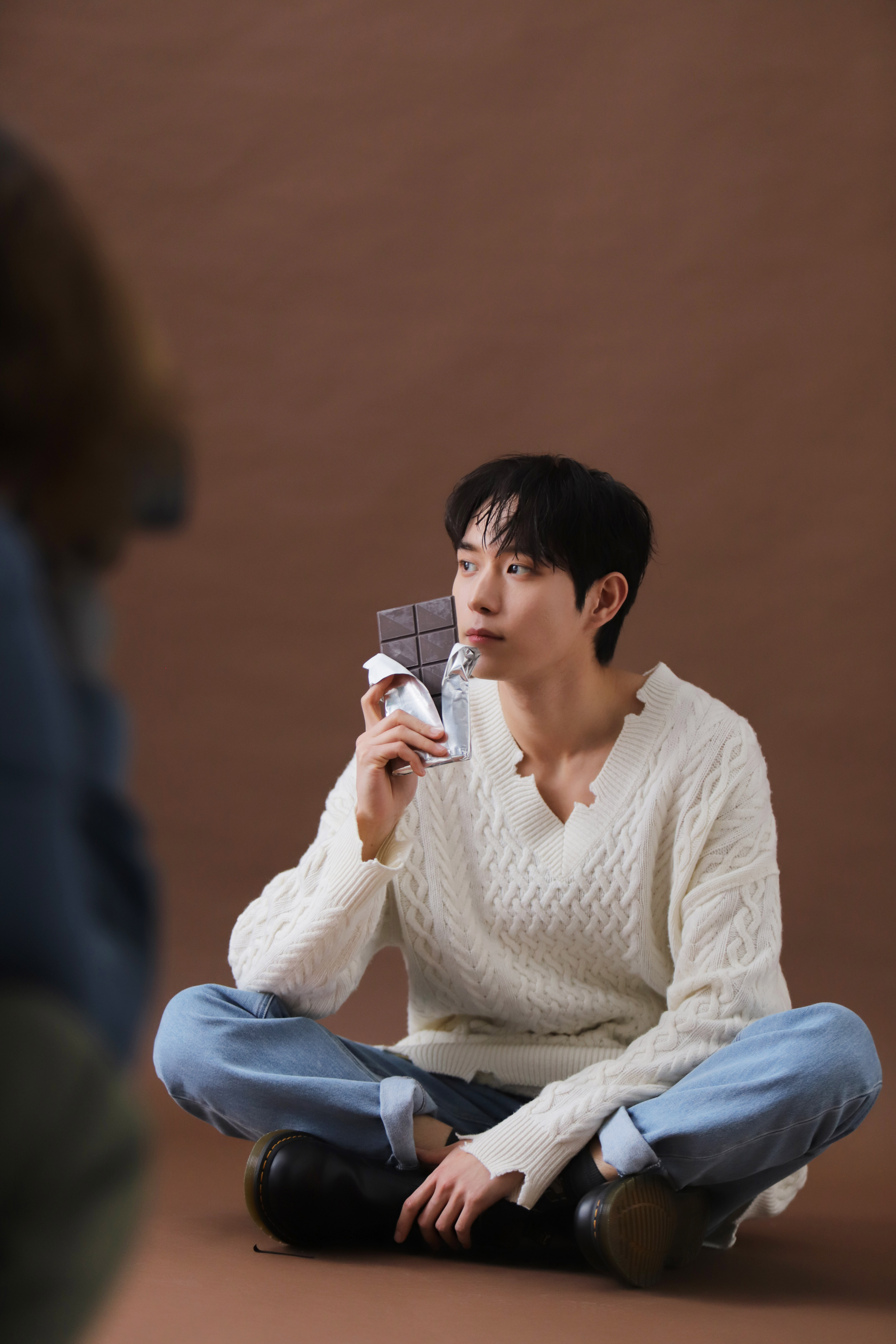 김영대, 화보 비하인드 공개…열일하는 '스윗가이'