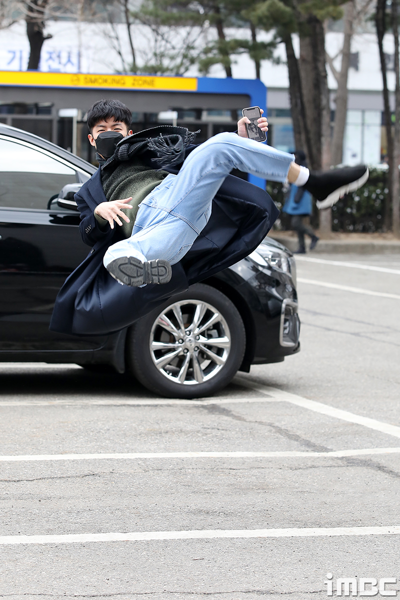 [포토] 나태주, 태권트롯의 묘기급 발차기