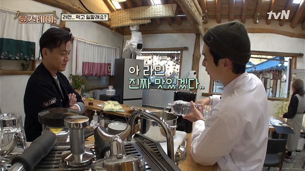 이서진 “라면에 뭐 넣을까?” 질문에 최우식 “동치미” (윤스테이)