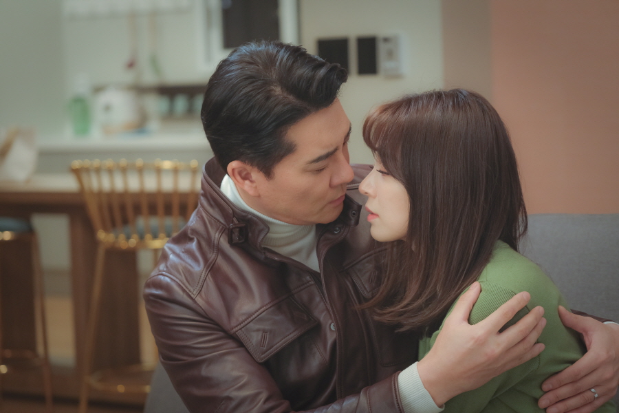 이태곤-송지인, 초밀착 스킨십… 도 넘는 뻔뻔함 (결사곡)