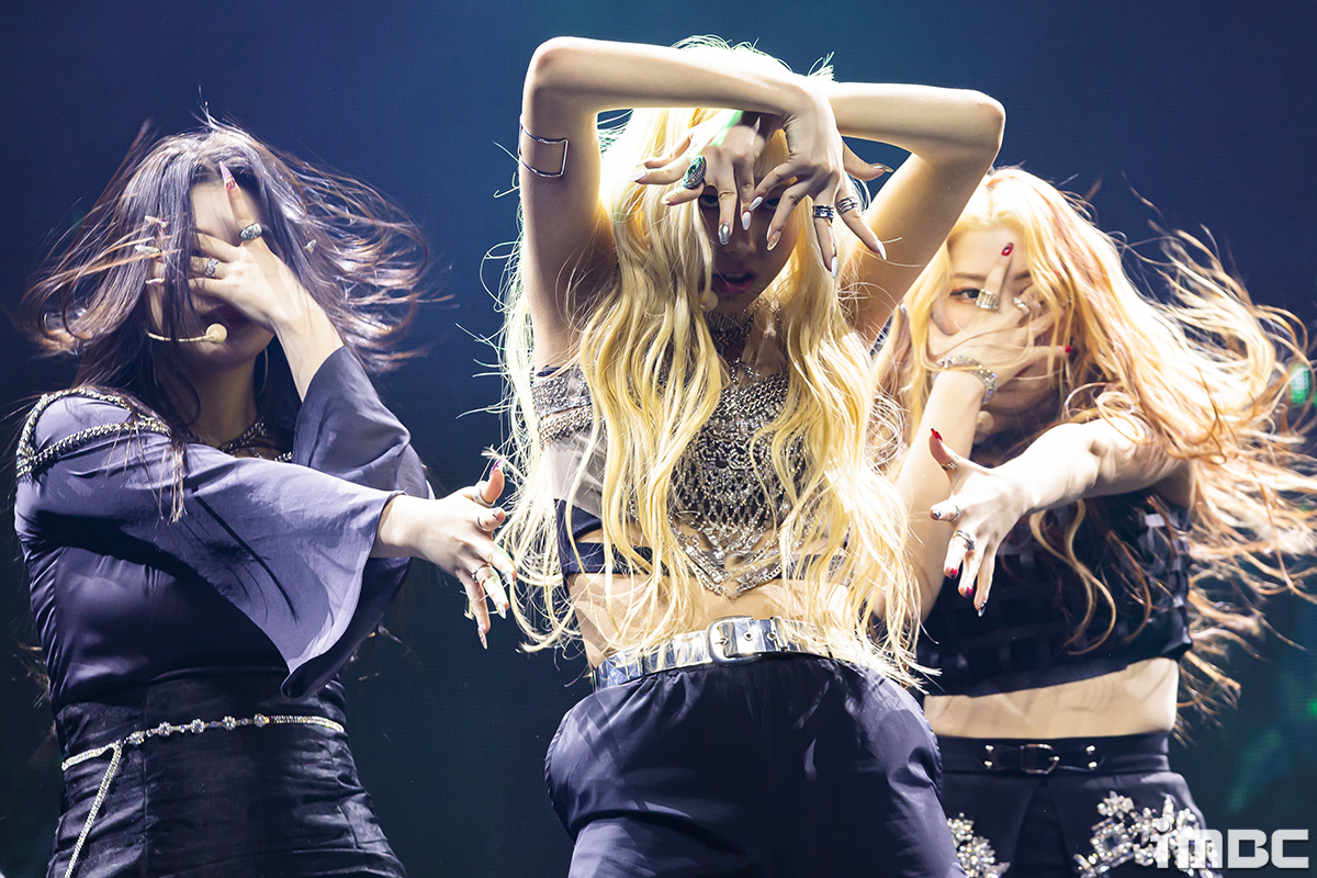 [포토] 퍼플키스, 아찔 파격 '폰조나' 무대