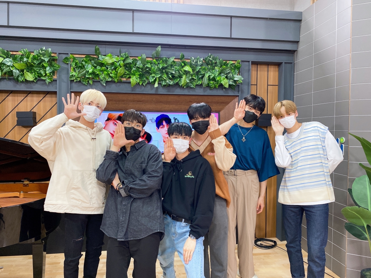 투모로우바이투게더, EBS '경청'서 봄맞이 특별 코너