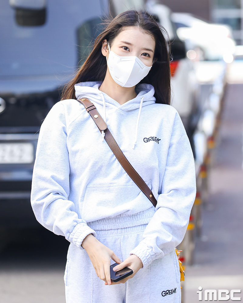 [포토] 아이유, '트레이닝복 이지은' 출근 완료!