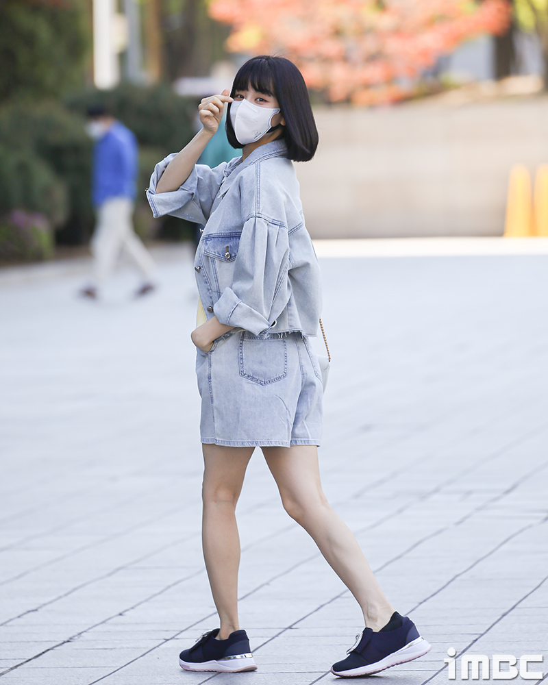 [포토] 박하선, '꽃샘추위' 무색한 각선미 노출