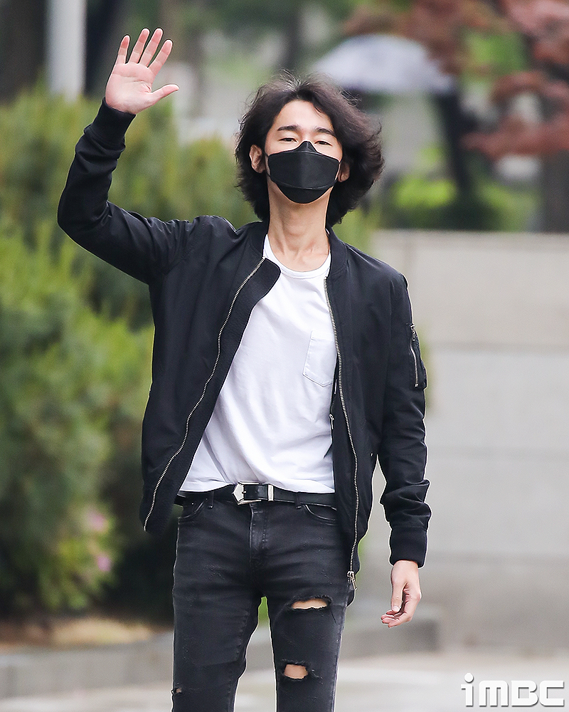 [포토] 허지웅, 비오는날 'The Real Folk Blues~'