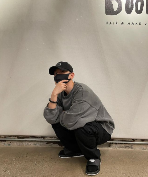 엑소 백현, 오늘(6일) 훈련소 입소…짧은 머리 눈길 [종합]