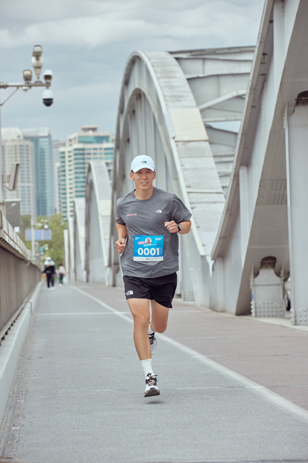 션, 1억 320만원 전 세계 어린이에 전달 "절망에서 희망으로 나아갈 수 있도록..."