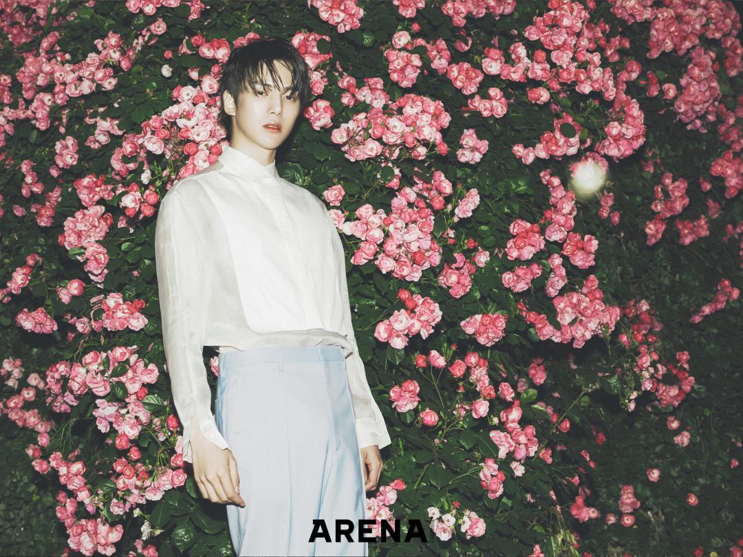 ‘인간 장미’ 몬스타엑스 민혁, 몽환+시크 남성美 발산 [화보]