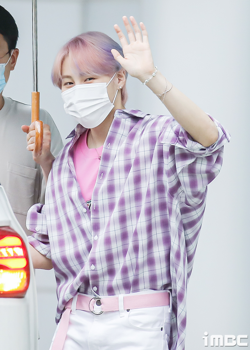 [포토] 하성운, '핑크 하요정' 퇴근해요~