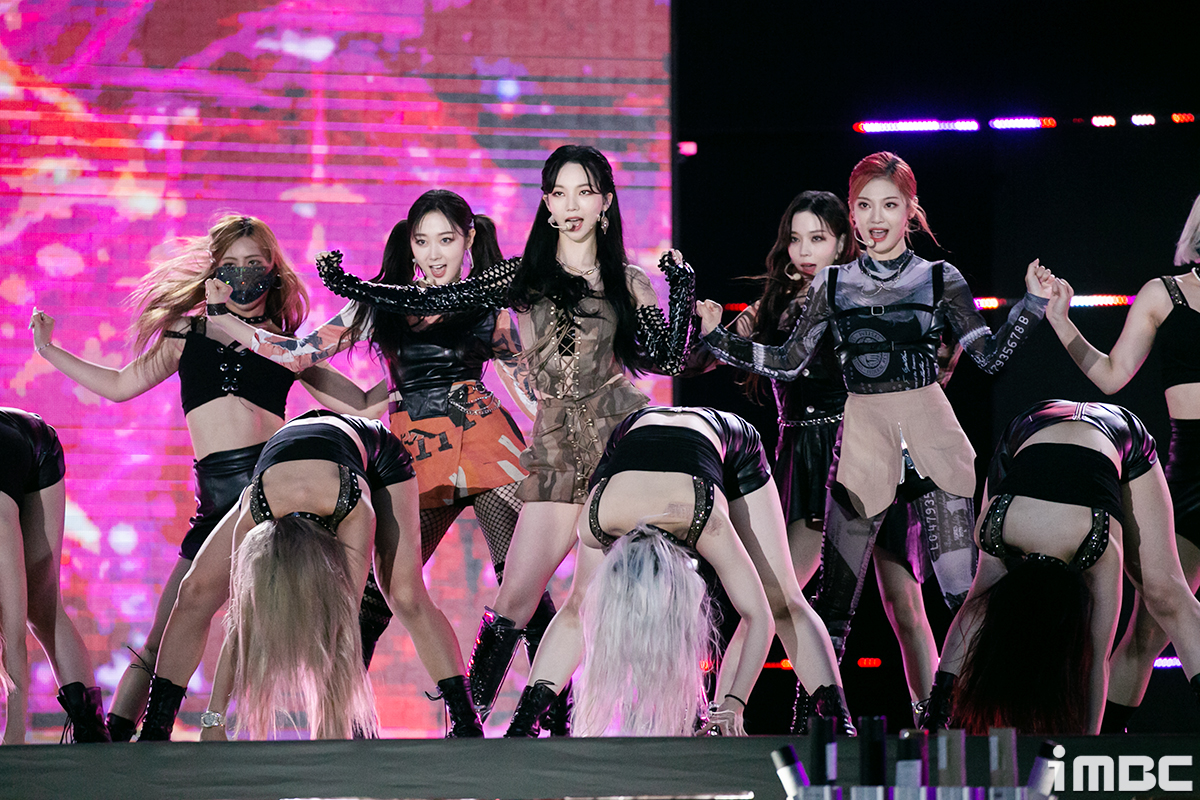 [포토] 에스파, 섹시 시크 '블랙맘바' 무대