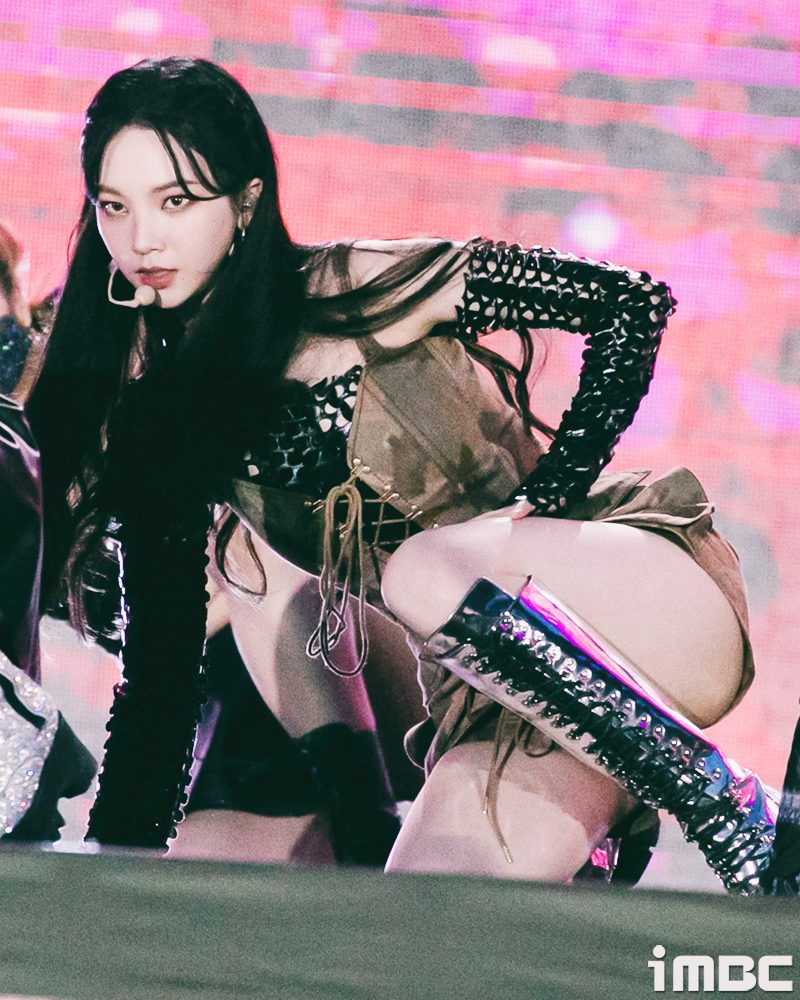 [움짤] 에스파 카리나, '광야' 향한 '블랙맘바' 포스로 '넥스트 레벨' (2021 드림콘서트)