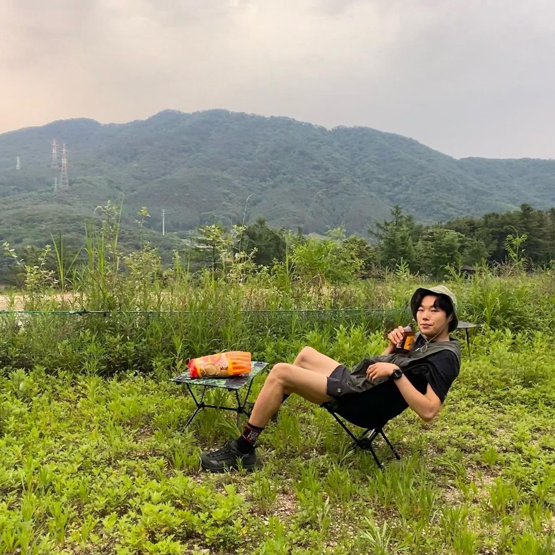 류준열 "비가 와도 캠핑 이상 무" 여유로운 일상 공개 [인스타]
