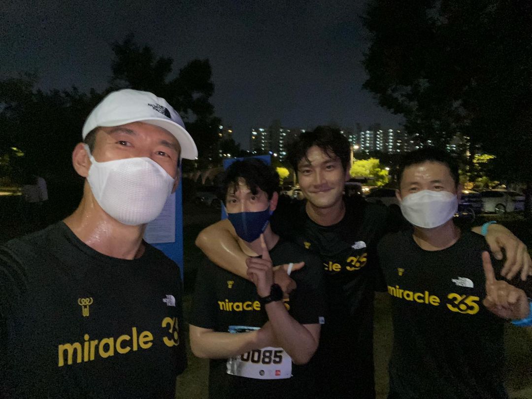 가수 션, 임시완→이영표 '2021아이스버킷챌린지런' 동참 [인스타]