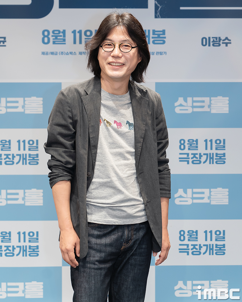 [포토] 김지훈 감독, '싱크홀' 편안한 포스