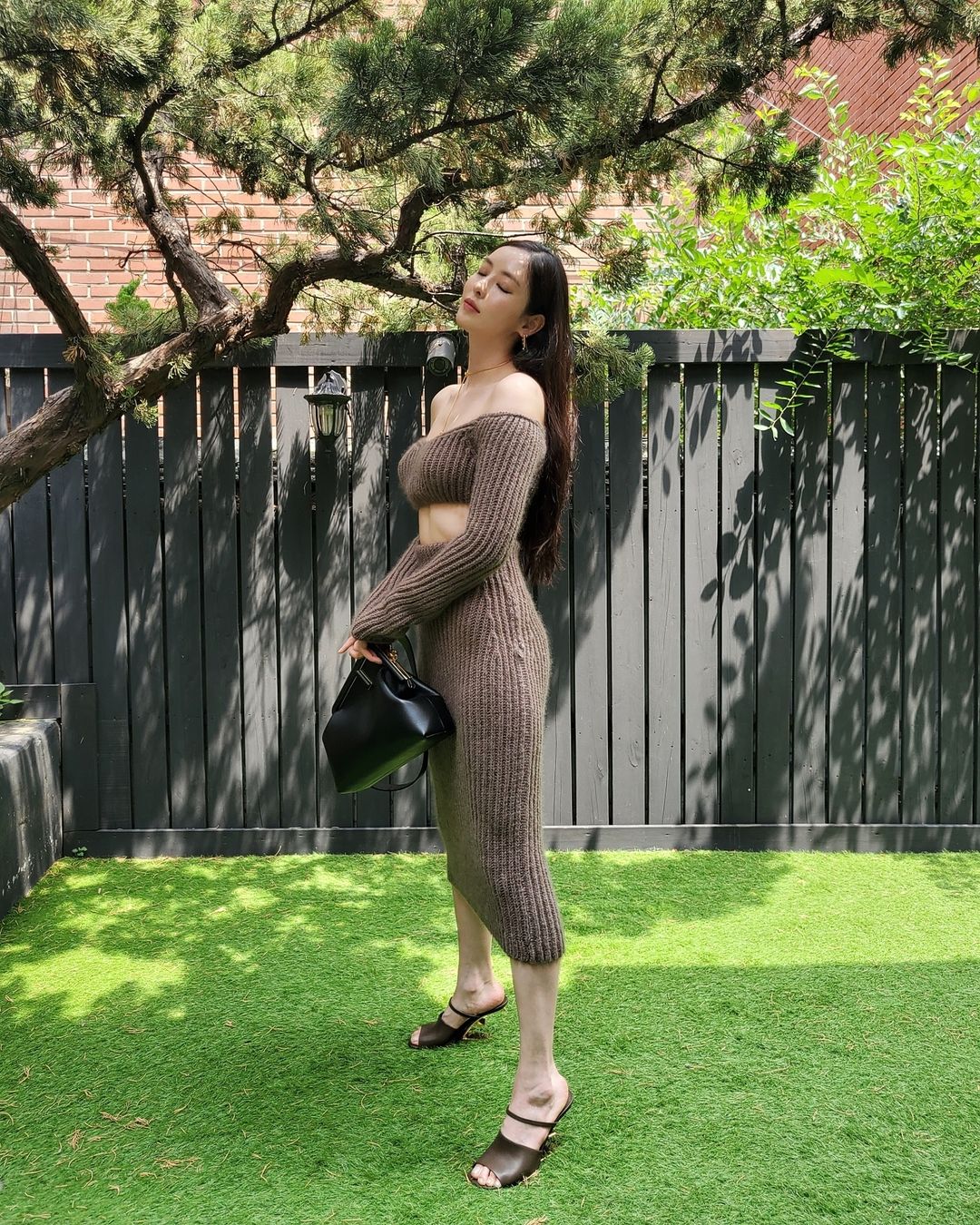 이다희, 더운 날씨 속 핫한 몸매 자랑 [인스타]