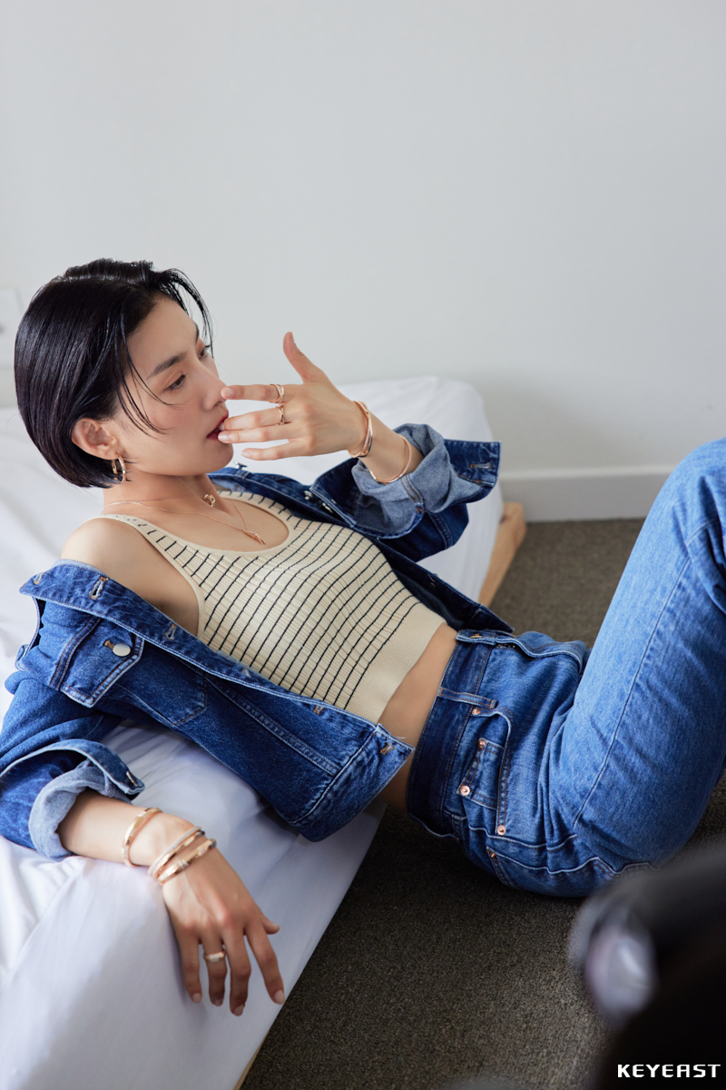 김서형, 청청 패션도 섹시하게 소화해 내는 압도적 비주얼