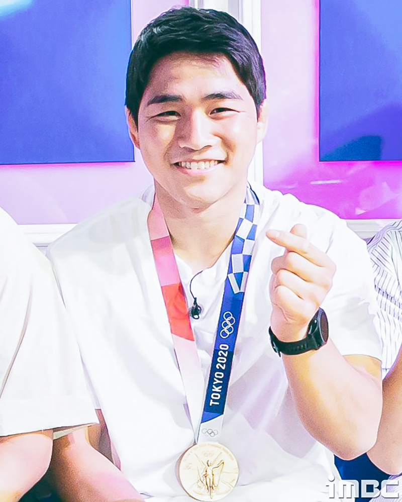 [움짤] 안창림, '동메달' 목에 걸고 귀여운 사전 예고 촬영기 (라디오스타 B하인드①)