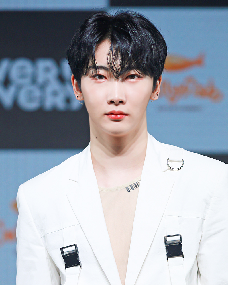 [포토] 베리베리 호영, 섹시 뱀파이어 포스