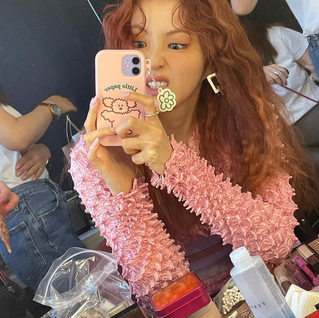 한소희, 염색하고 뽐낸 반전 매력 [인스타] 