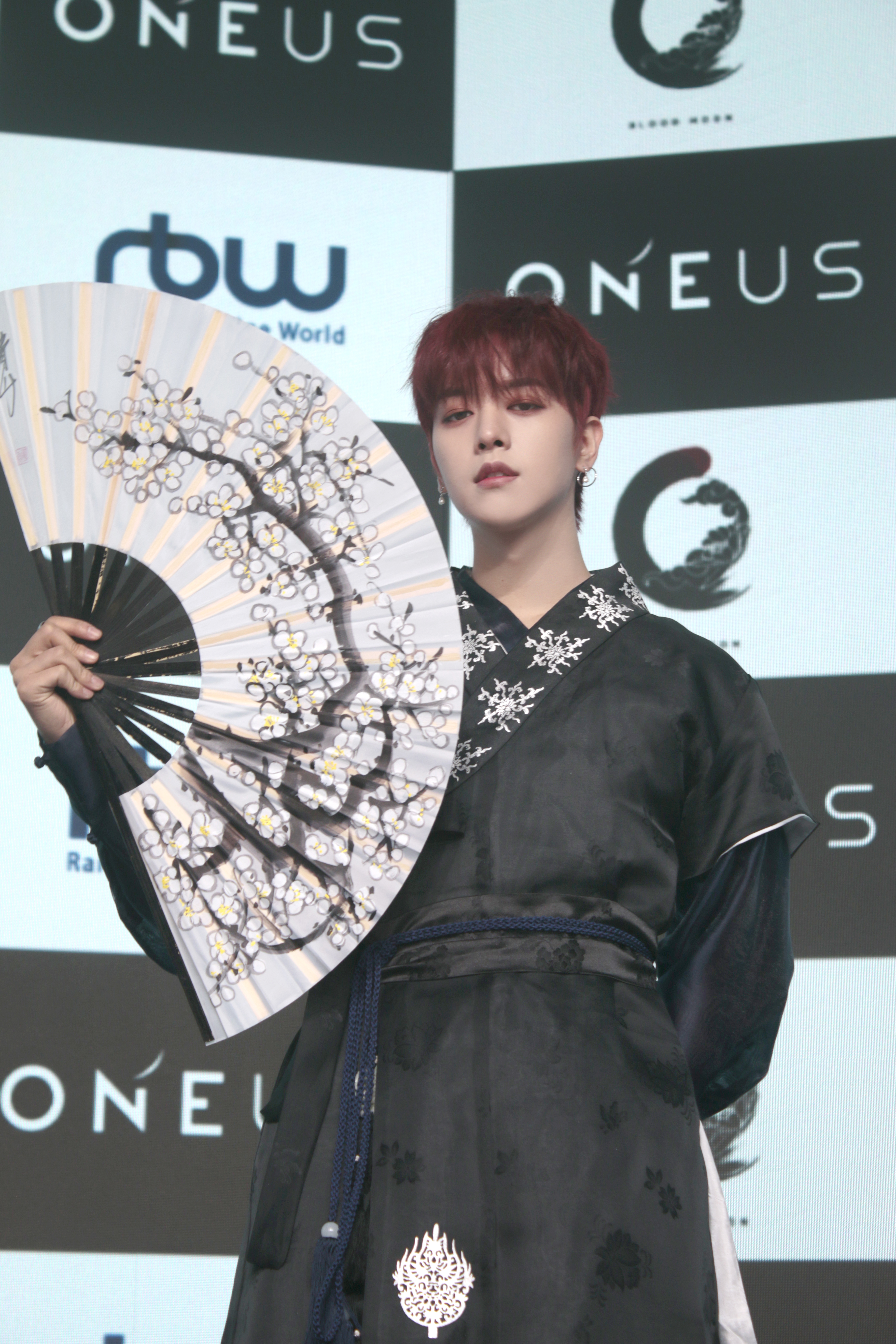 원어스 레이븐 "앨범 퀄리티 높아진 비결? 자체 제작 욕심"