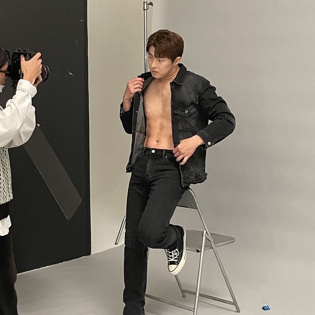 기안84, 선명 식스팩 자랑…다이어트 대박났네 [인스타]