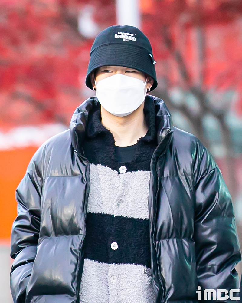 [포토] 몬스타엑스 주헌, '낙엽이 헤어컬러를 대신해~'