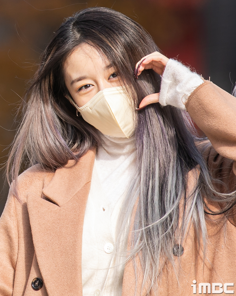 [포토] 티아라 지연, '잘봐 언니 볼하트다~'