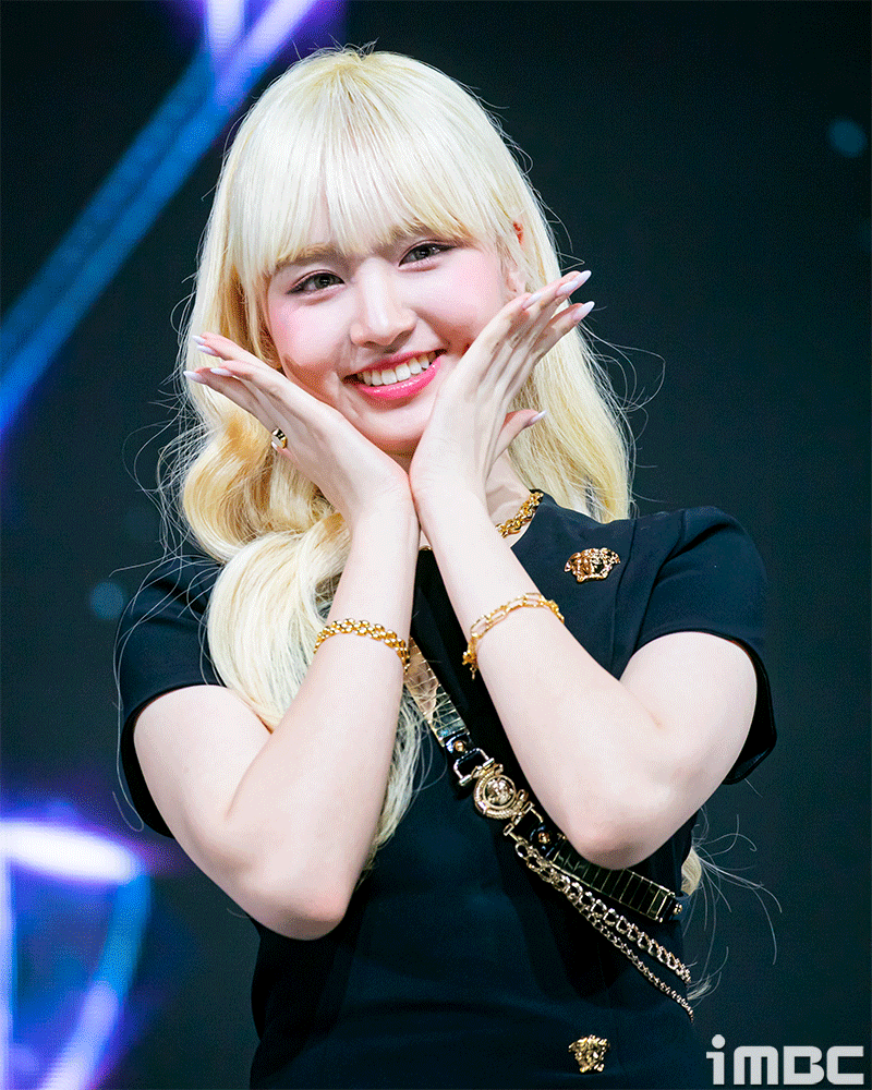 [움짤] 아이브 리즈, '폭풍 보조개' 애교꾼~