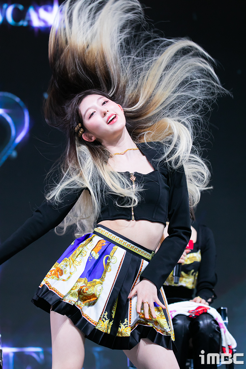 [움짤] 아이브 가을, 파워풀 '고탄력 개인기'