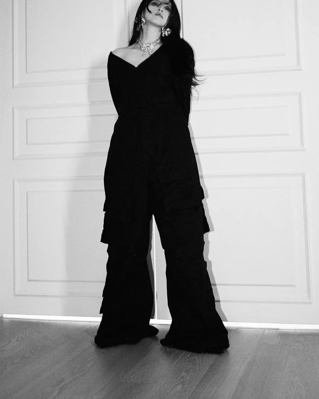 한소희, 흑백 뚫고 나오는 압도적 아우라…명품 비주얼 자랑 [인스타] 