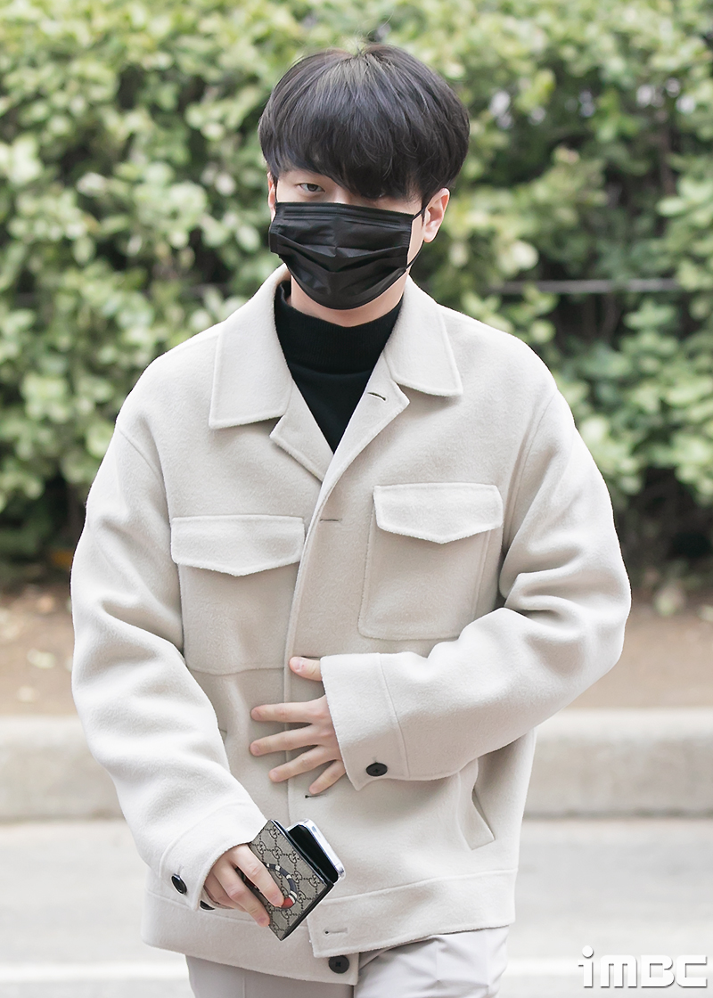 [포토] 이찬원, 시크 '베이지 셋업' 패셔너블~