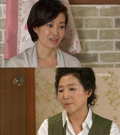 아시아경제, KMH -키스톤PE 기묘한 동거? 엄마의 정원> 고두심과 나영희, 정유미의 생모와 계모의 기묘한 동거 | Mbc연예 | 만나면 좋은 친구 Mbc” style=”width:100%” title=”엄마의 정원> 고두심과 나영희, 정유미의 생모와 계모의 기묘한 동거 | MBC연예 | 만나면 좋은 친구 MBC”><figcaption>엄마의 정원> 고두심과 나영희, 정유미의 생모와 계모의 기묘한 동거 | Mbc연예 | 만나면 좋은 친구 Mbc</figcaption></figure>
<figure><img decoding=