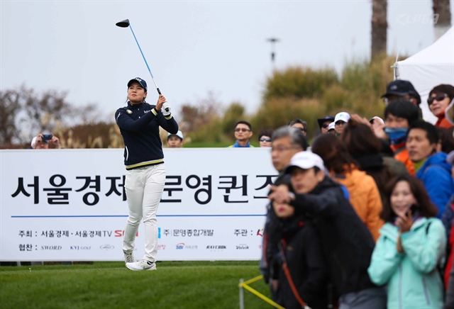 서울경제-문영퀸즈파크 레이디스 클래식에서 1번홀 티샷하는 전인지. / KLPGA 제공