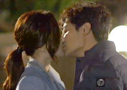<장미빛 연인들> 한지상-김민서, 애틋한 입맞춤! '다시 연인으로'