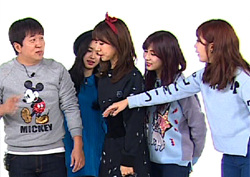 <주간아이돌> 무릎꿇은 정형돈, "정은지, 너무 무서워!"