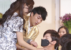 피로연 2탄! <우결4> 김소은, 이번엔 어둠 속 '솜재림 찾기'?!