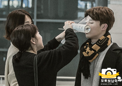 [포토뒷담화] 박서준, 흔한 연예인의 매너다리! 이러니 안 반해?