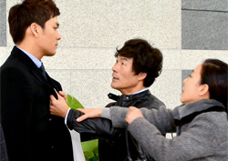 시작부터 싸움?! <불굴의 차여사> 오광록, 박윤재의 멱살을?